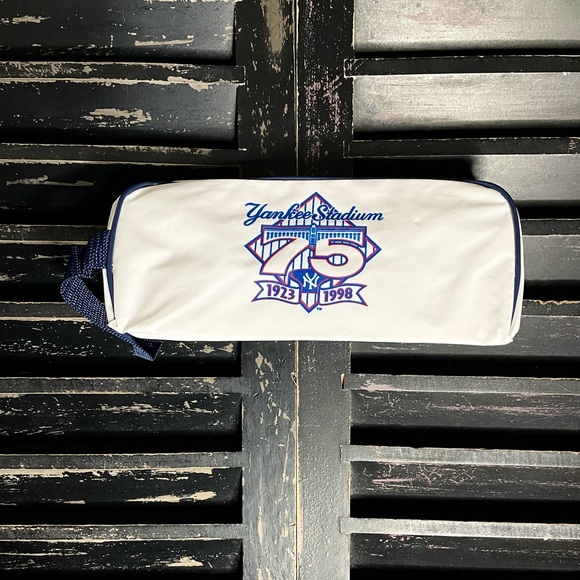 YANKEES Vintage Bell Atlantic Yankee Stadium 75th Anniversary Nylon Toiletry Bag - Picture 1 of 4